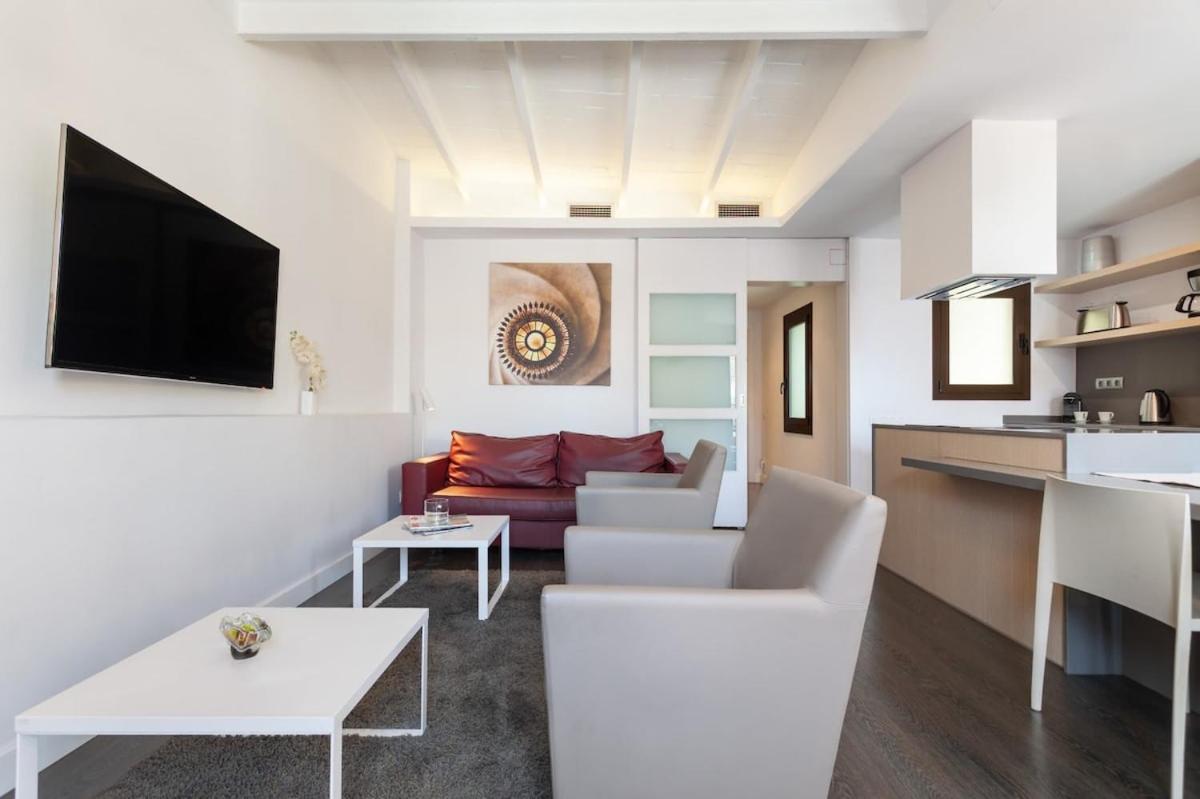 Apartment 3-bedroom Penthouse With Terrace In Eixample Barcelona
