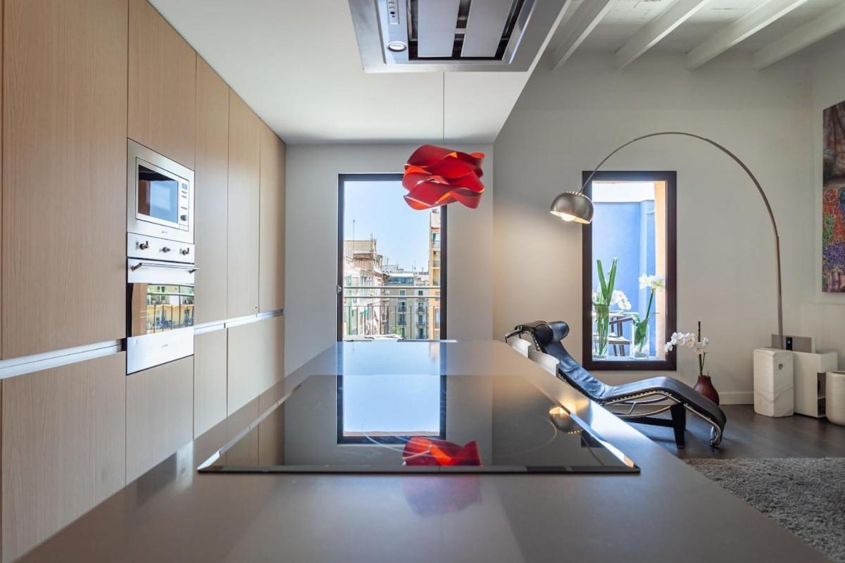 Apartment 3-bedroom Penthouse With Terrace In Eixample *