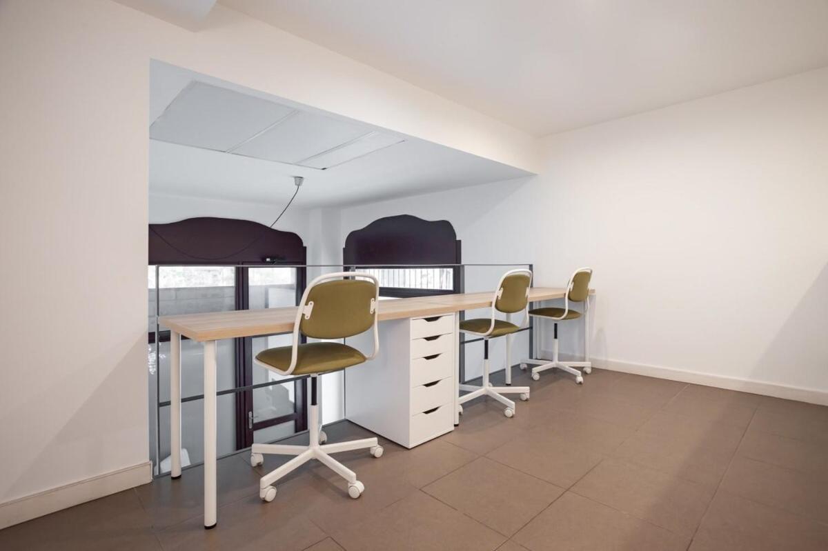 Modern And Bright 4bd Triplex In Paralel! Holiday home *