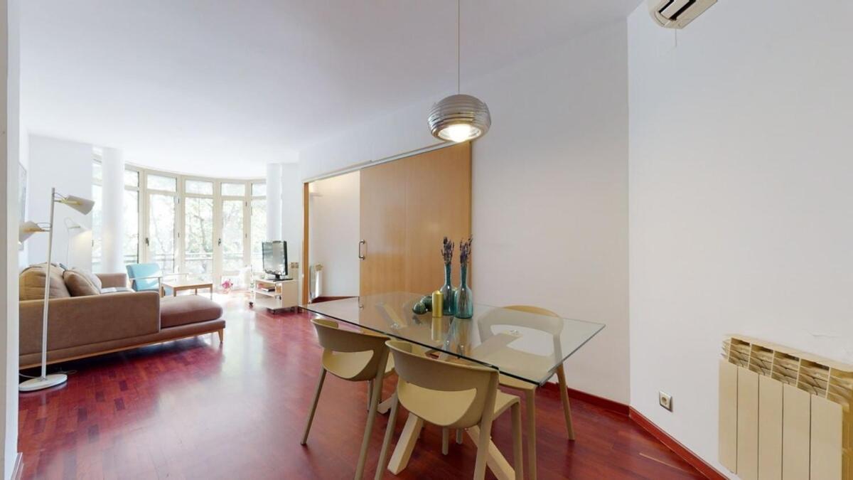 Appartement Modern And Bright Three-bedroom In Eixample Barcelona
