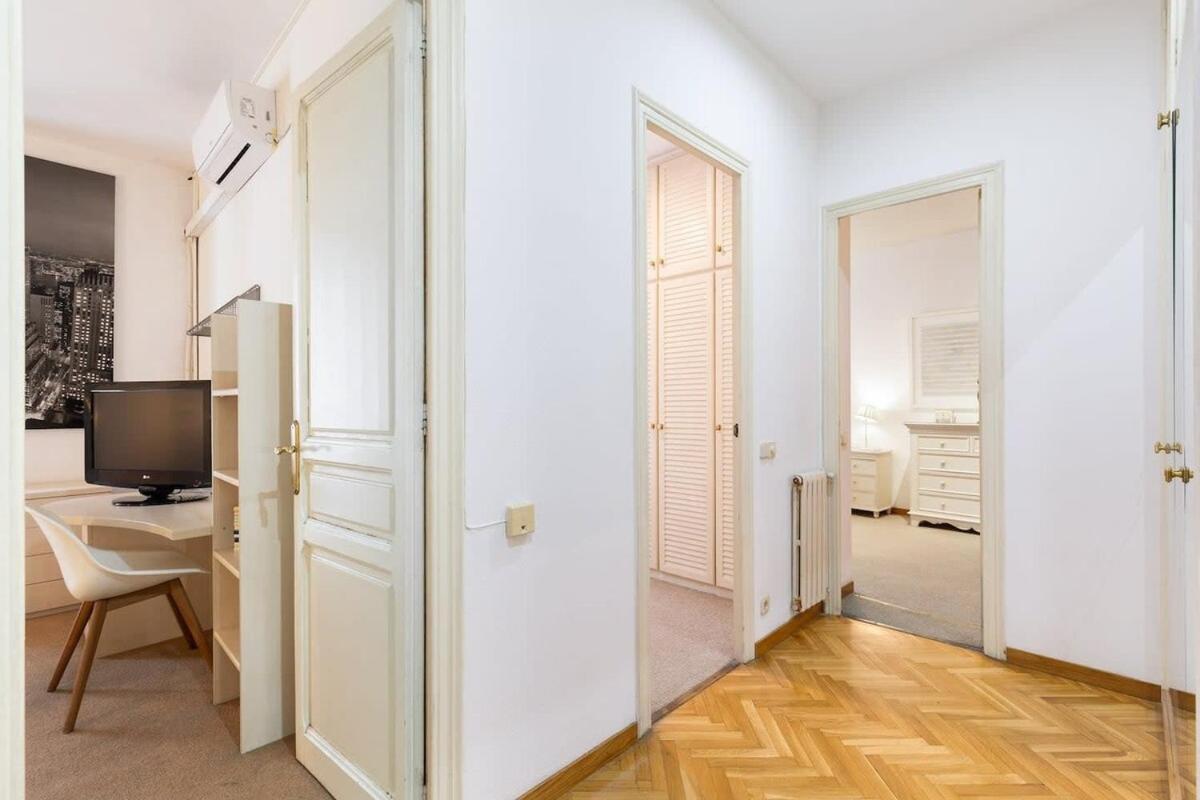 Huge Historic 5bd With Private Terrace! Appartement Barcelona