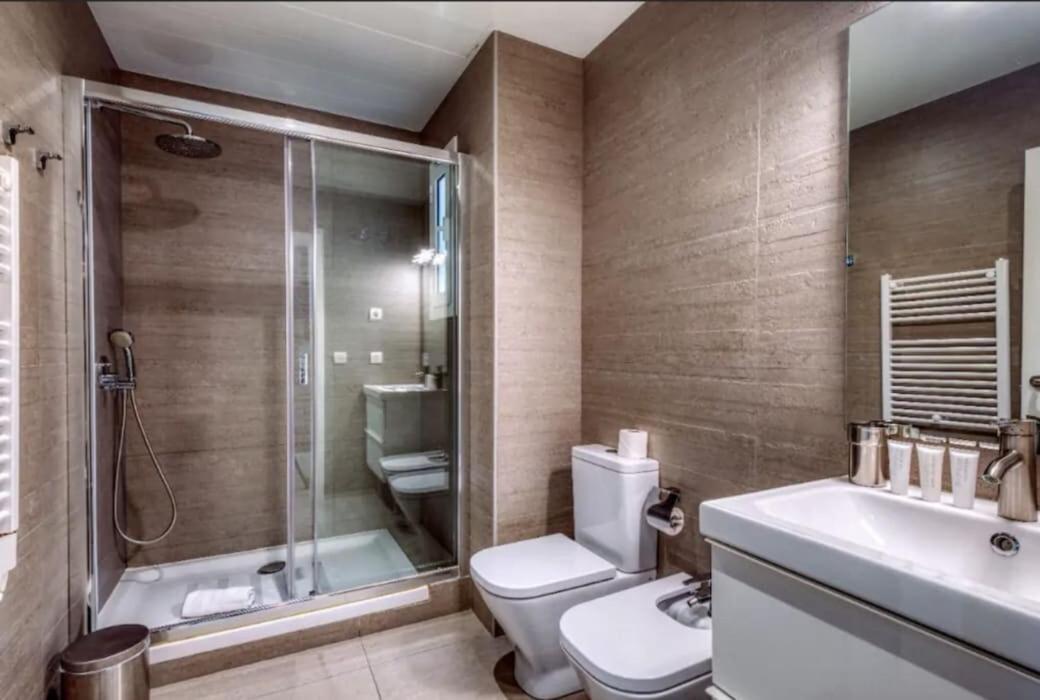 Beautiful 4bd 4ba In Eixample District Apartment Barcelona