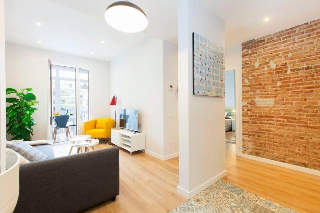 Beautiful 4bd 4ba In Eixample District *