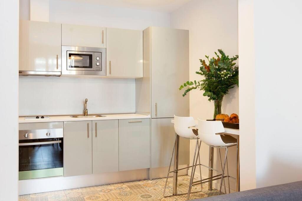 Beautiful 4bd 4ba In Eixample District Apartment