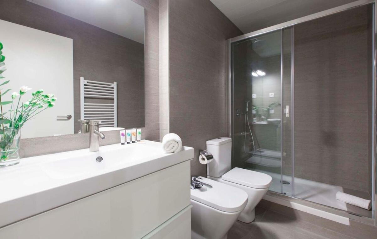 Beautiful 4bd 4ba In Eixample District Apartment *