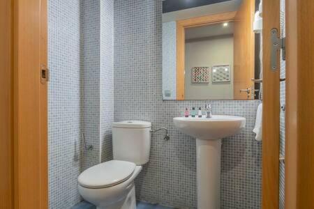 Bright And Modern Duplex With Terrace In Eixample District P2 *