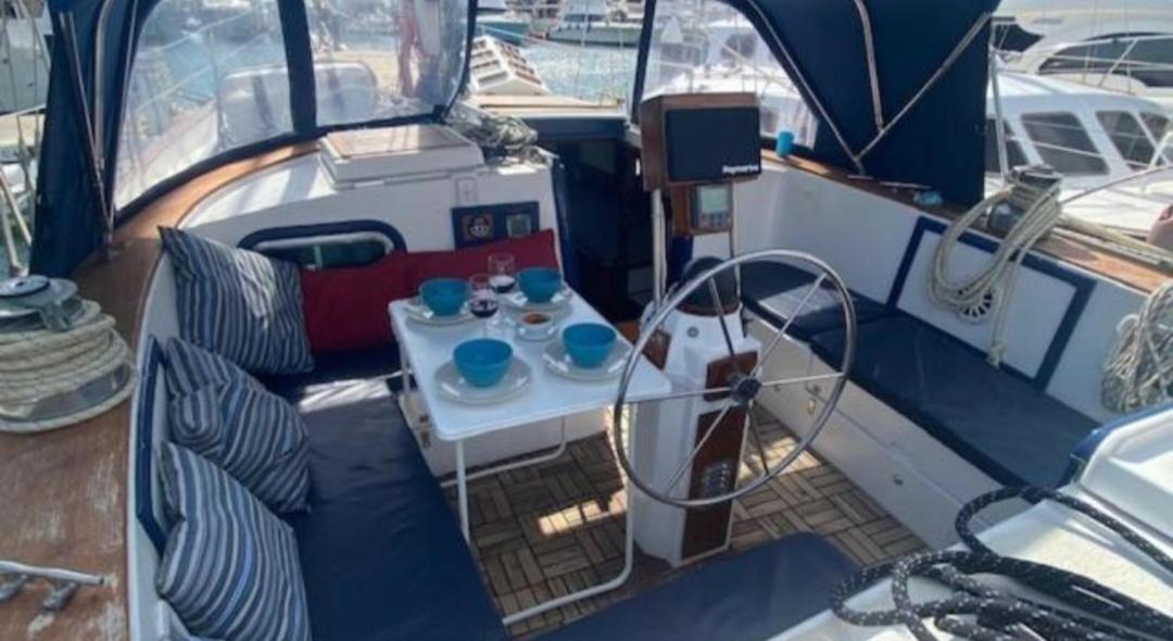 Hotel en barco Vintage And Cozy Sailing Boat In *