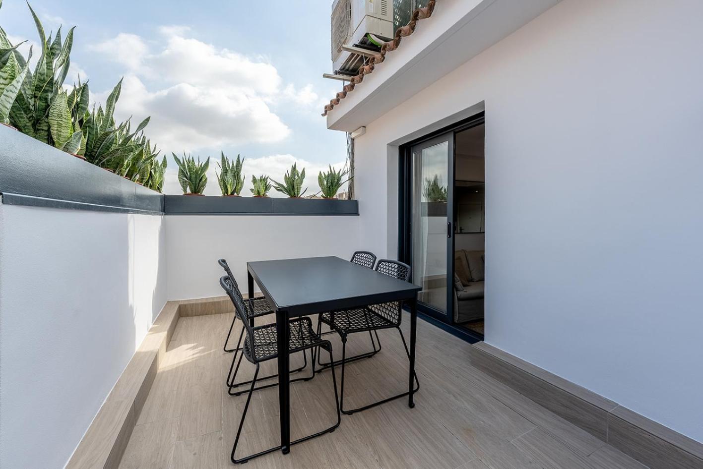 The White Flats Les Corts Apartment *