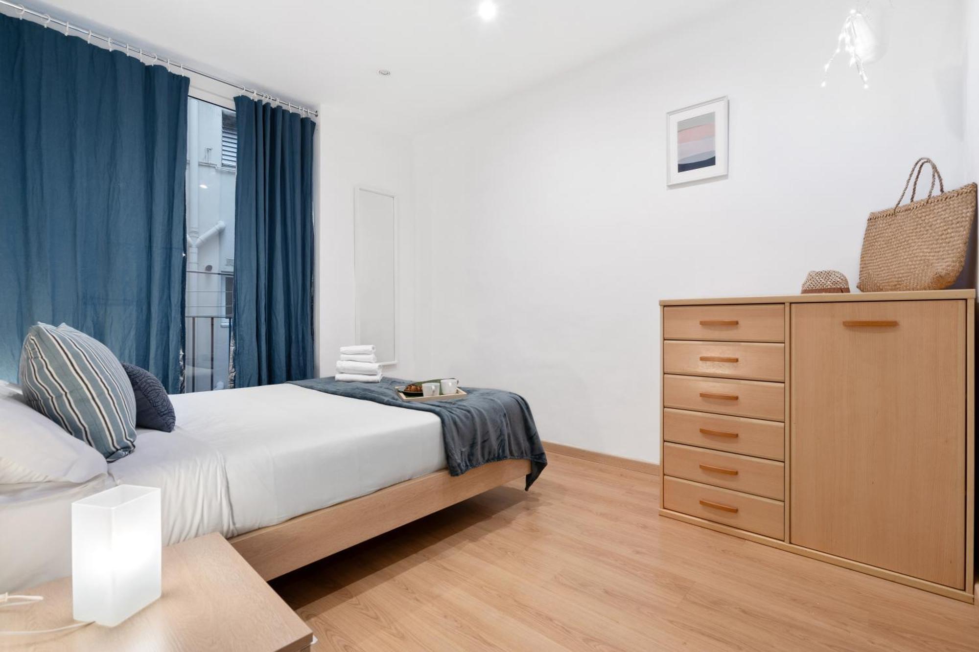 Recently Renovated 2 Bedroom In Eixample Appartement *