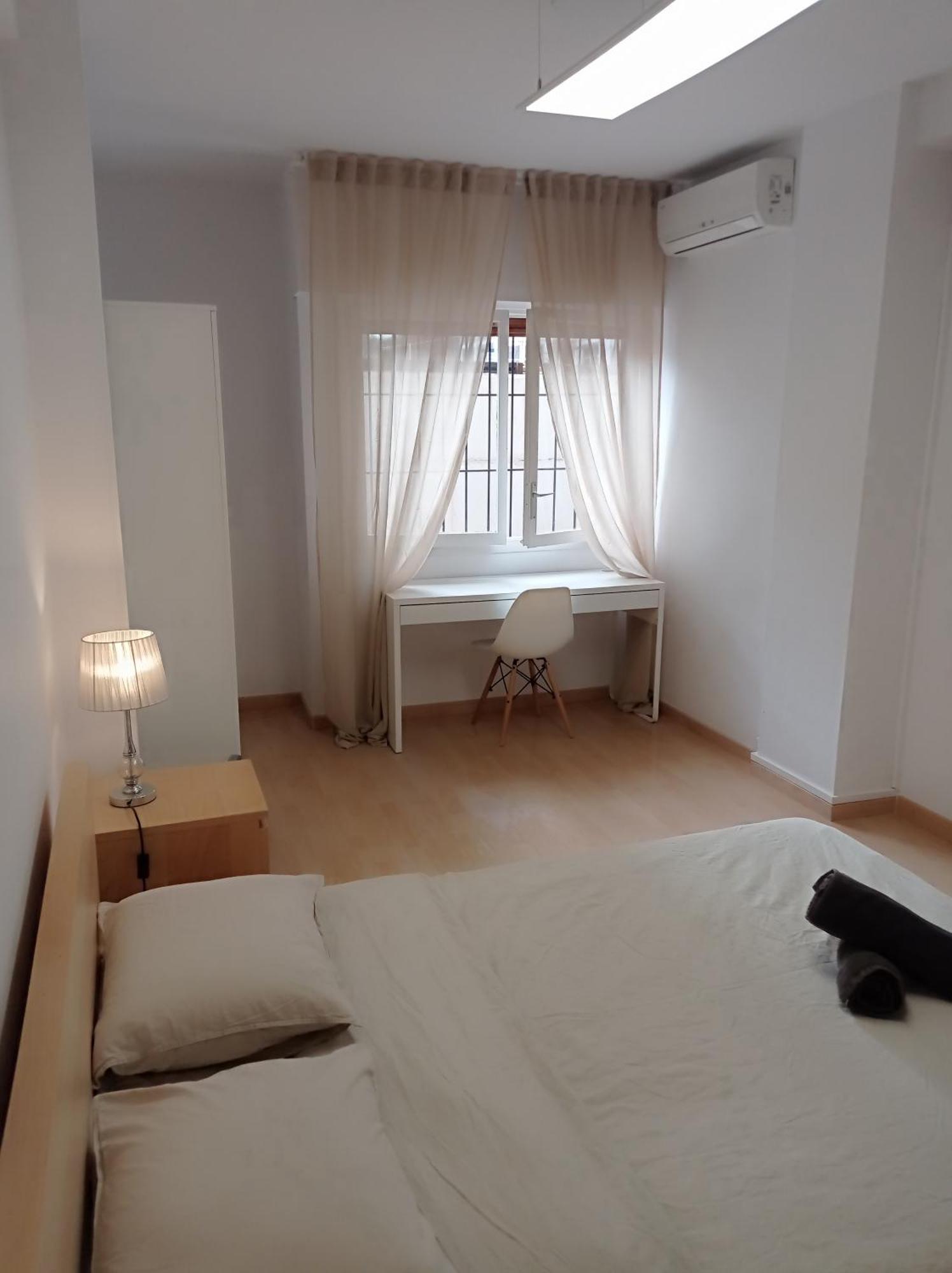 Bright Private Double Center Metro L-1 Urgell L-5 Hospital Clinic *