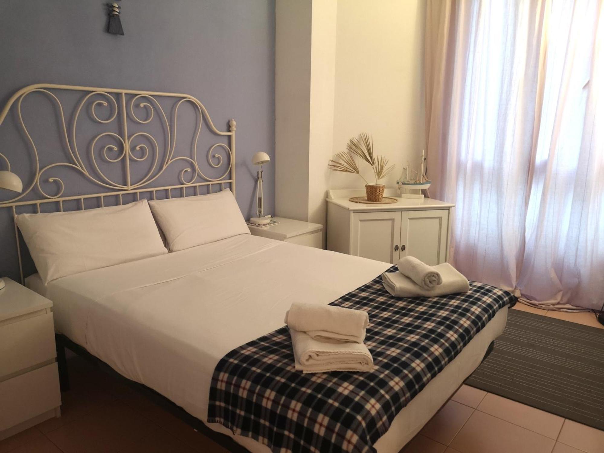 Aparteasy - Balcony, Quiet, Sunny
