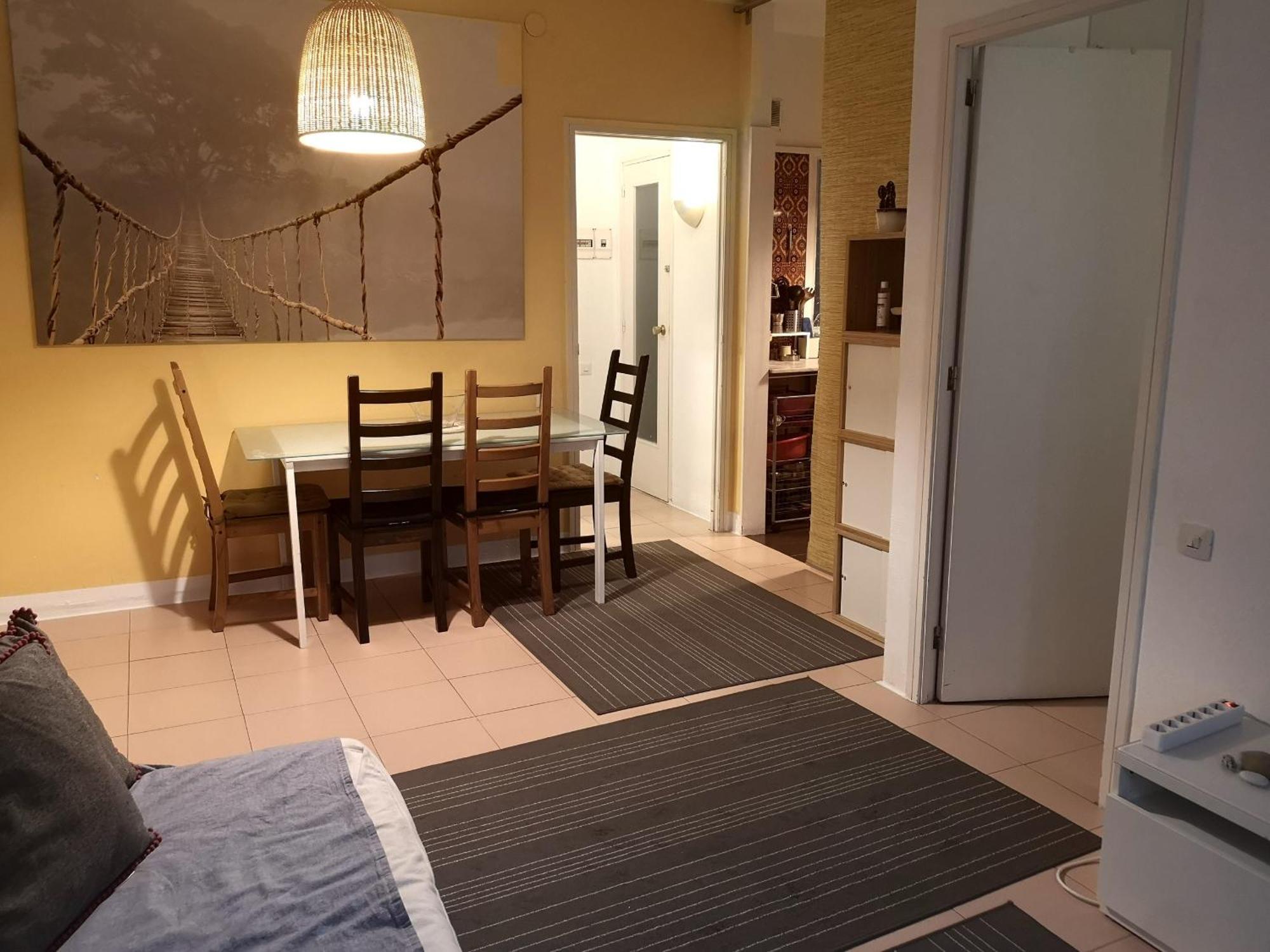 Aparteasy - Balcony, Quiet, Sunny