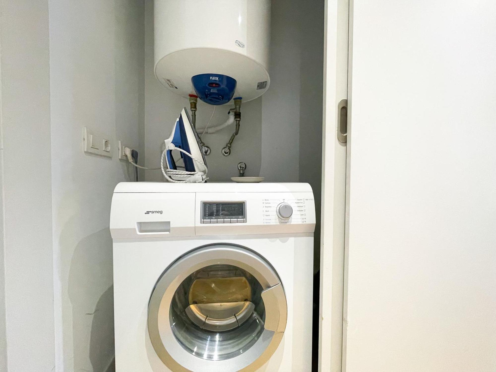 Boutique Pare Lainez- 2 Bedroom Sagrada Famlia With Balcony Apartment *