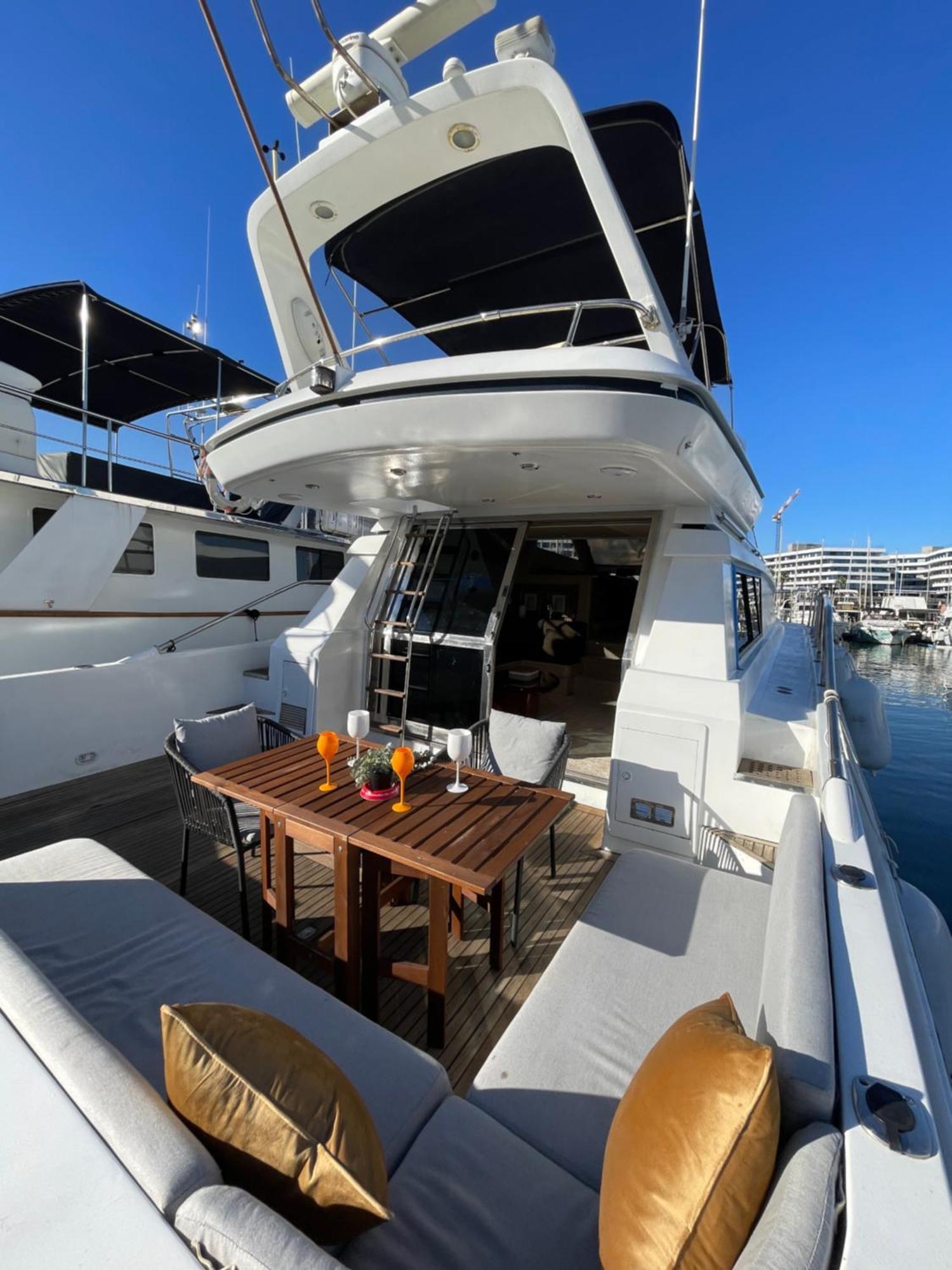Yate Stv Bateau-hôtel