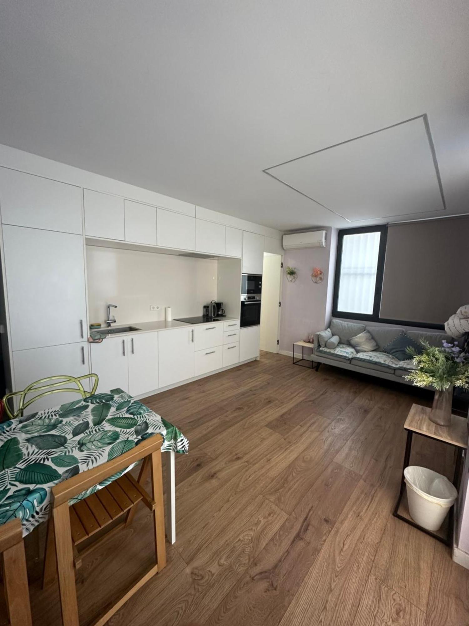 Near By Downtown Apartment