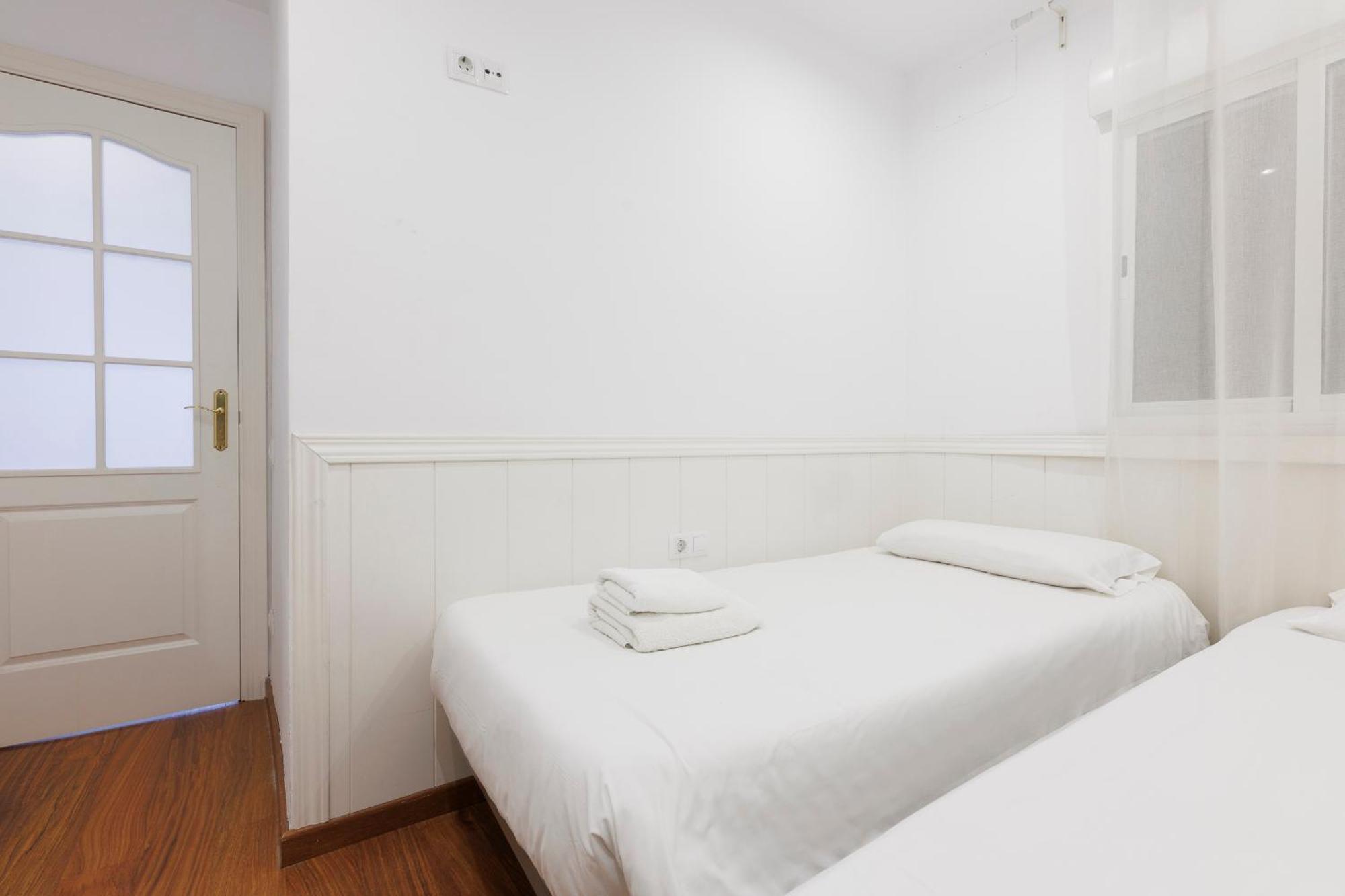Aparteasy - Private Terrace, 3-bedroom Barcelone