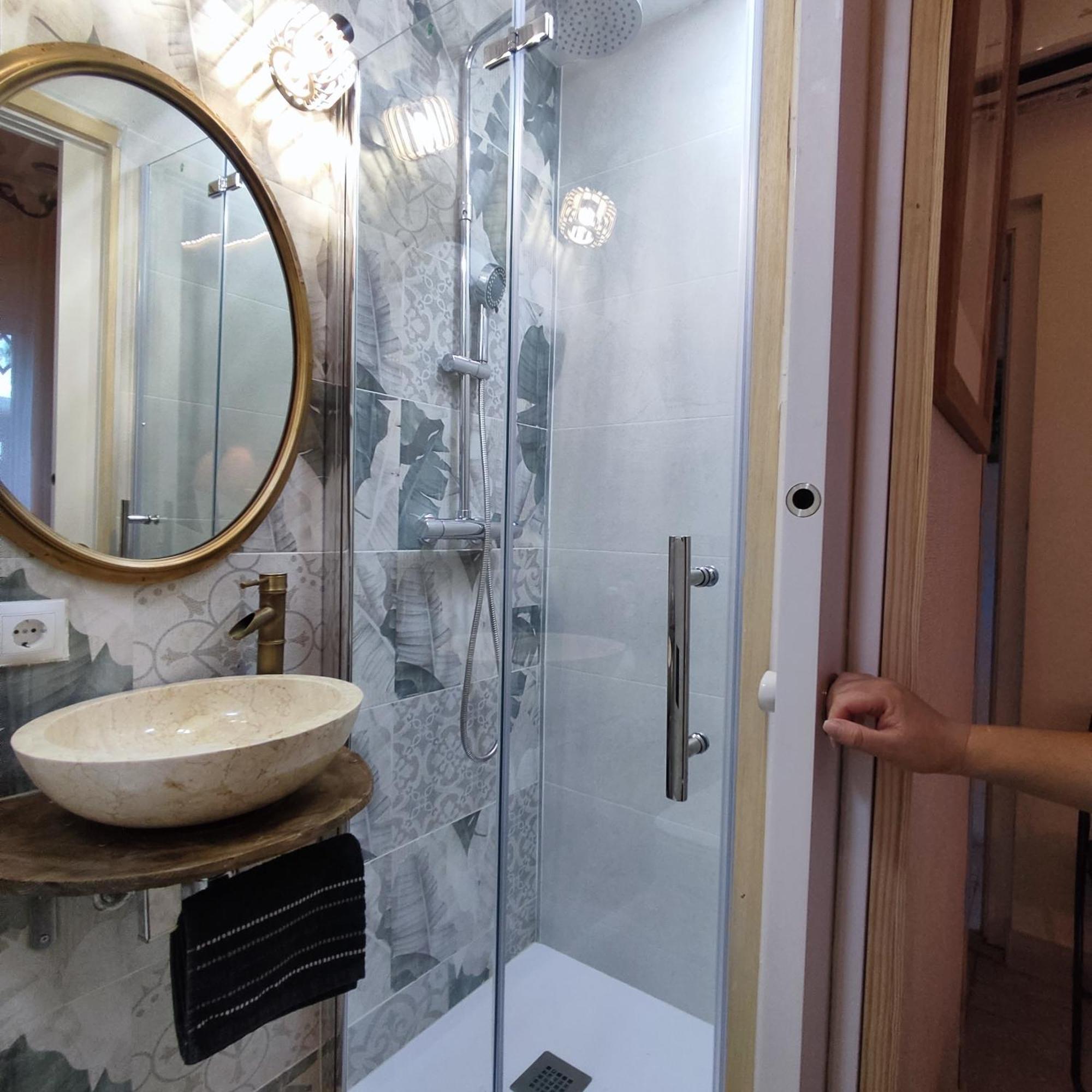 Studio Or With Private Bathroom Or With Shared Bathroom * Barcelone