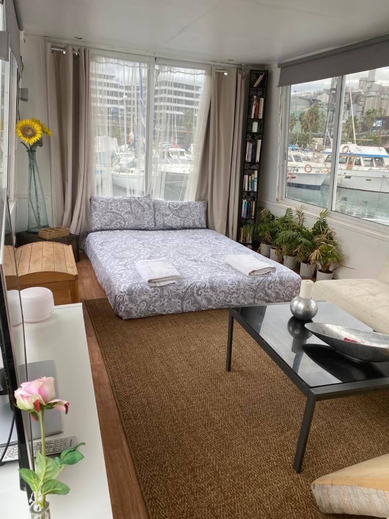 Hotel en barco Floating White House *