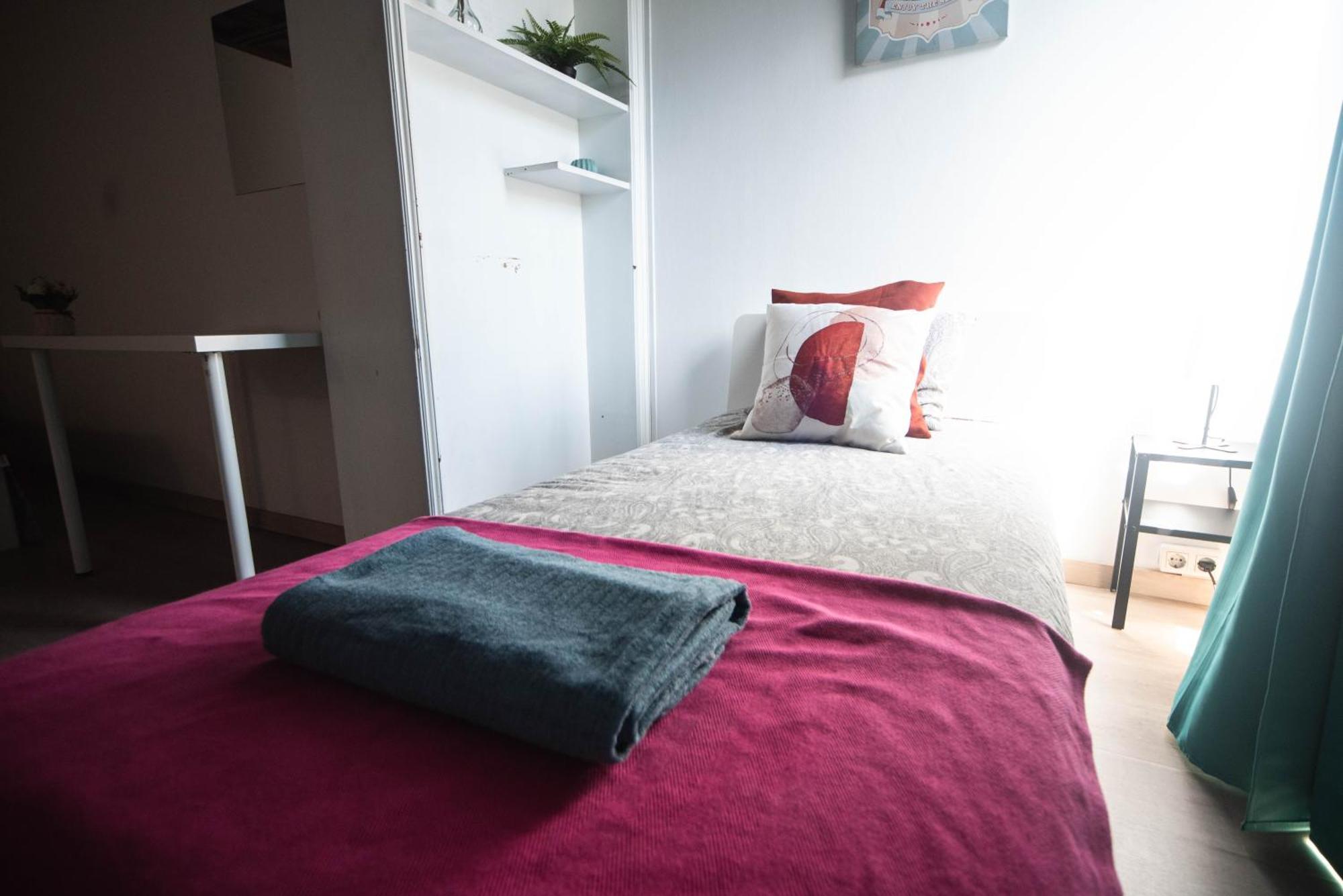 Hostel By Eixample *