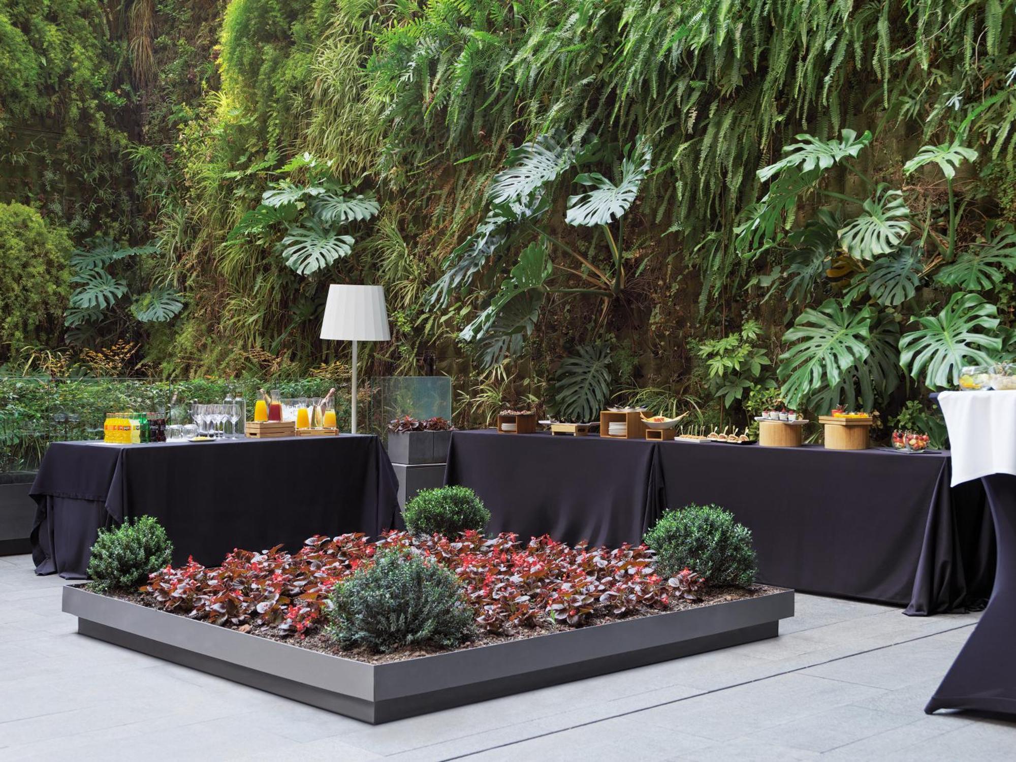 Hotel H10 Urquinaona Plaza (adults Only) 4*