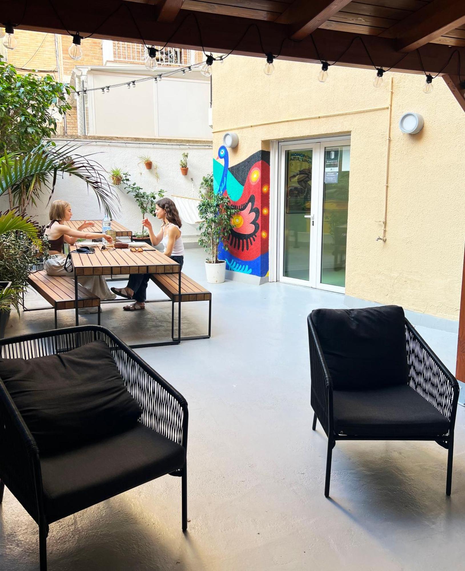 Sant Jordi Sagrada Familia Hostal Barcelona