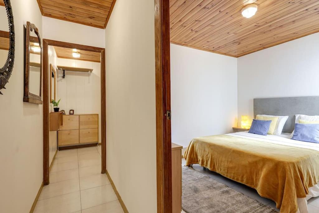 Penthouse With Big Terrace, Quiet Area, 1 Bedroom Appartement