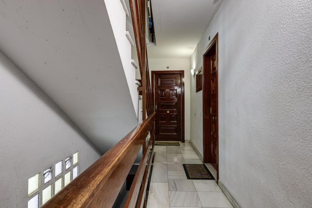Penthouse With Big Terrace, Quiet Area, 1 Bedroom Appartement *