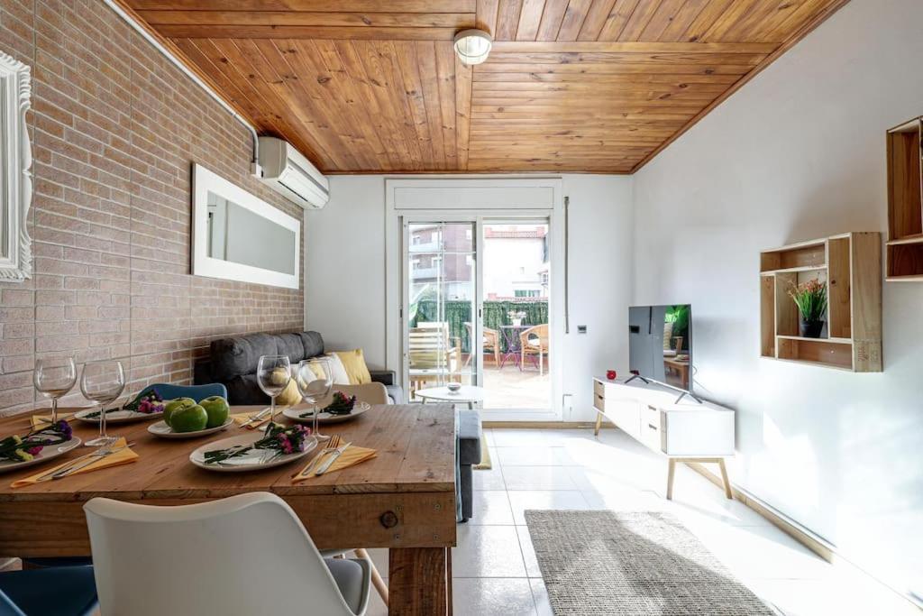 Penthouse With Big Terrace, Quiet Area, 1 Bedroom Appartement