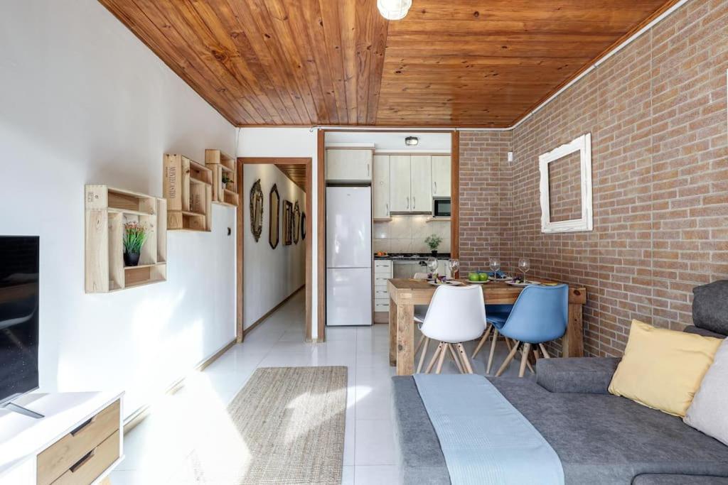 Penthouse With Big Terrace, Quiet Area, 1 Bedroom Appartement *