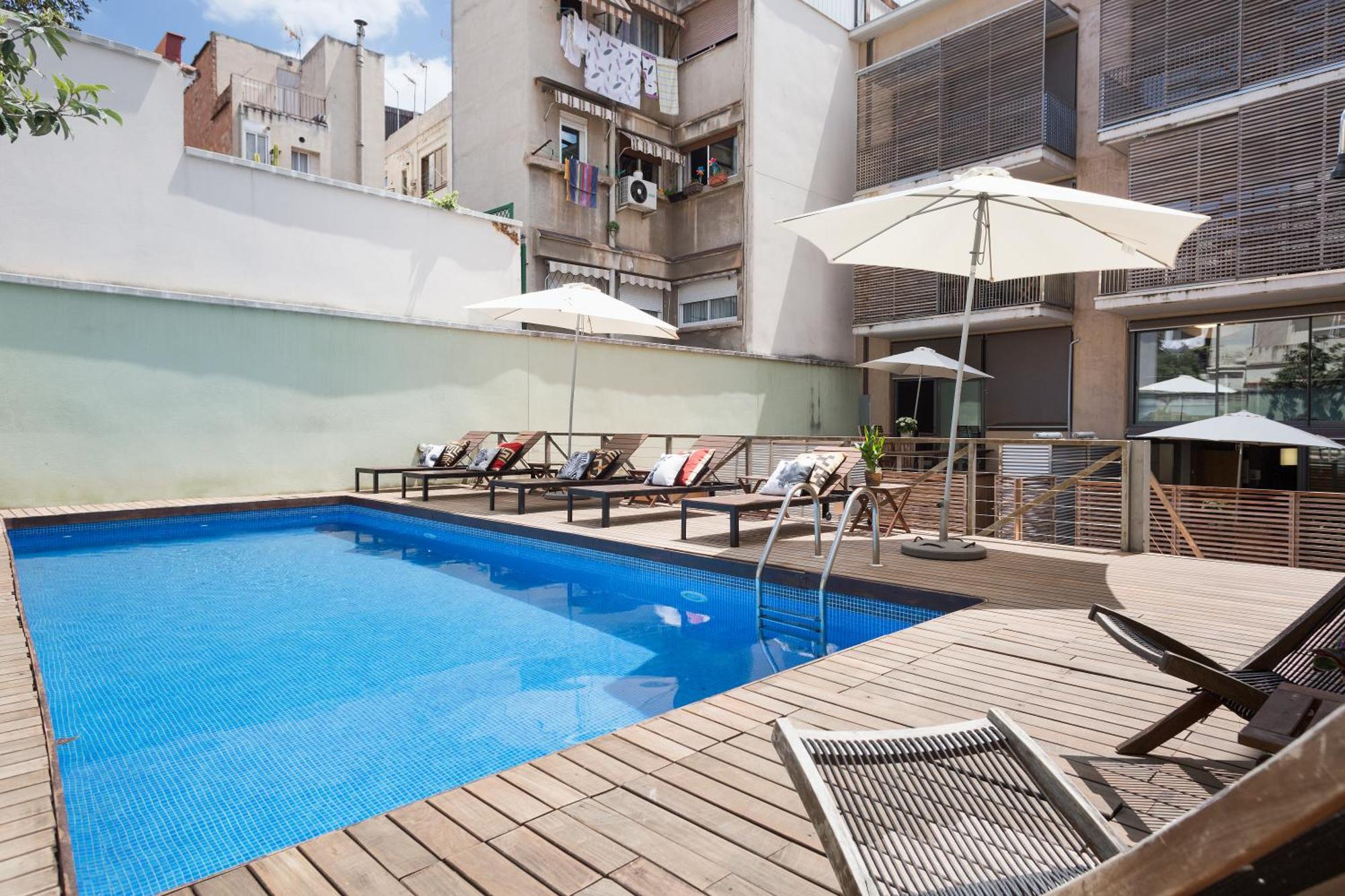 My Space Emirates - Bright In Gracia With Shared Pool Appartement