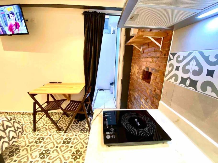 B4 Estudio Nuevo! Cocina Y Bano Privado! A 1 Calle Del Metro Appartement