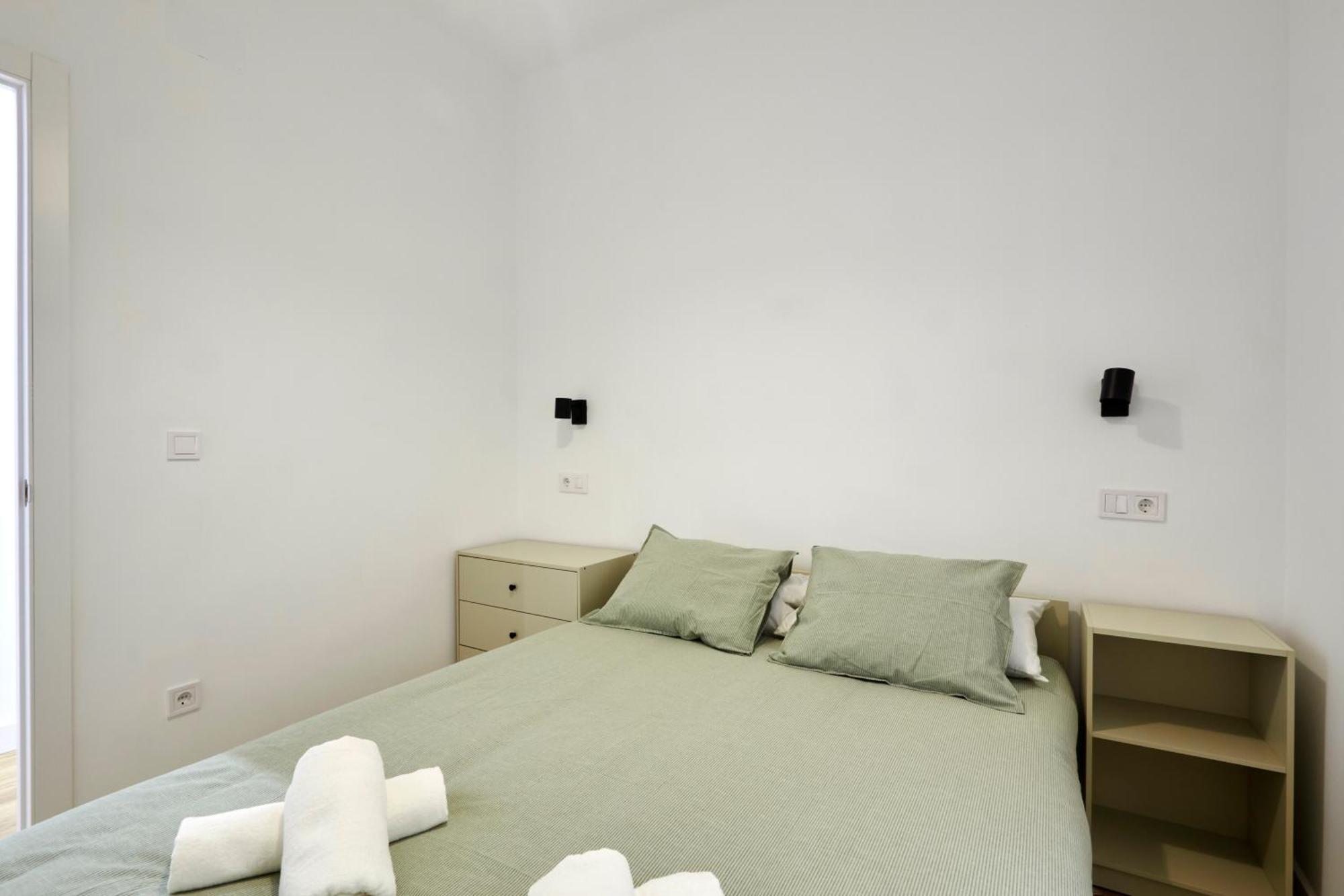 Comfortable Next To Apolo Theater Apartamento Barcelona