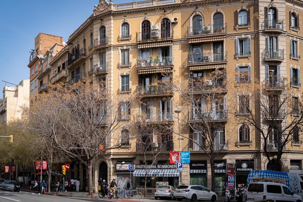 U-nique Sagrada Familia Ii