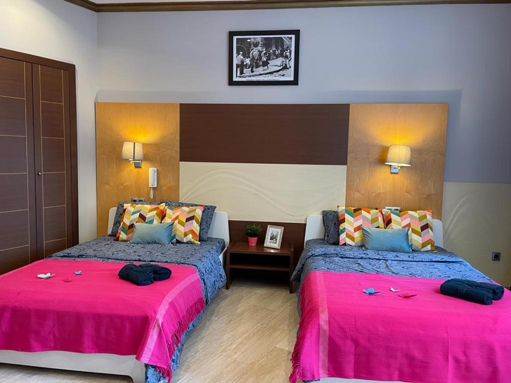Hostel By La Rambla Rooms
