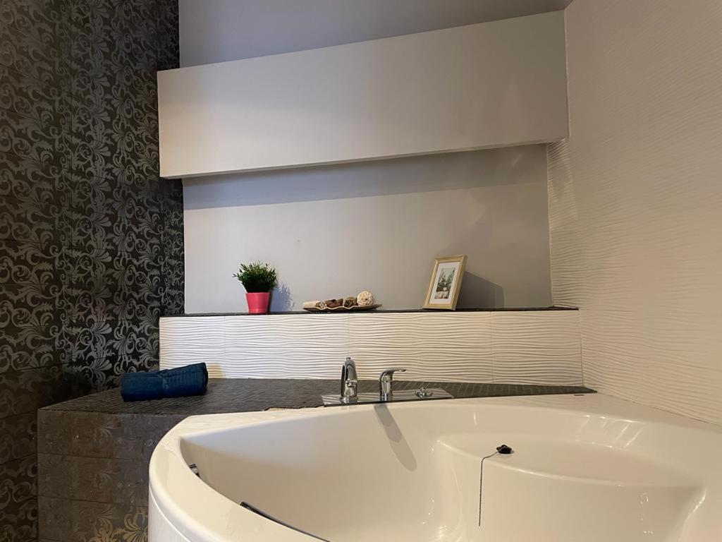 By La Rambla Rooms Hostel