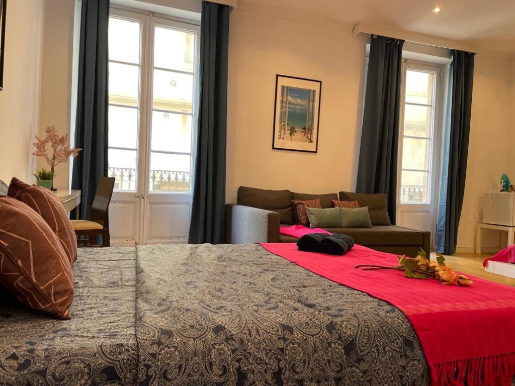 By La Rambla Rooms Hostel