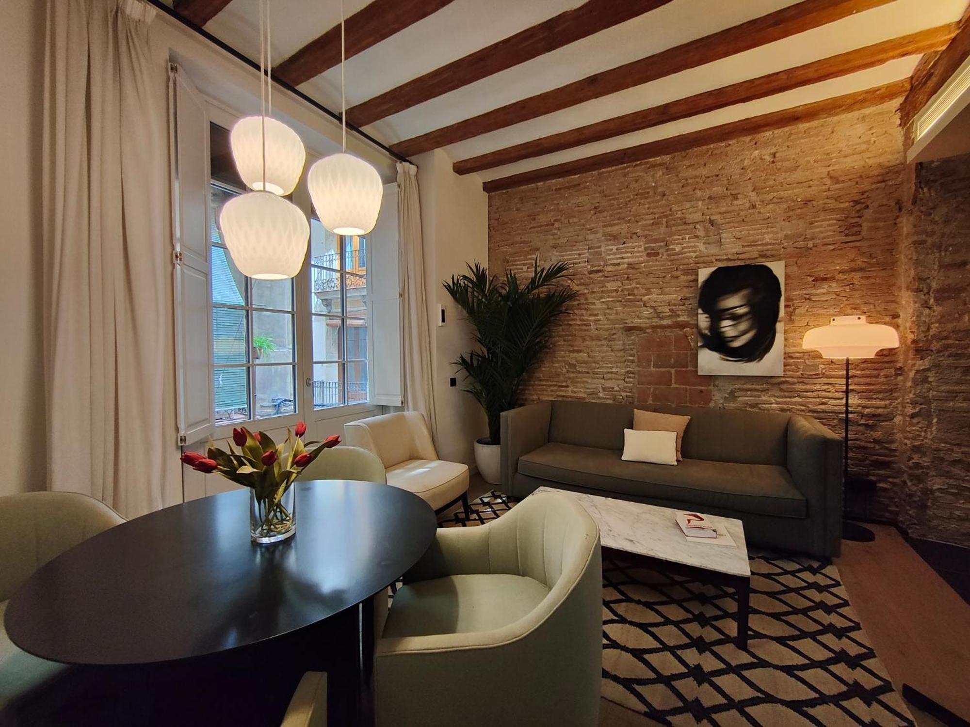 Luxury 2br&2washrooms City Center Appartement *