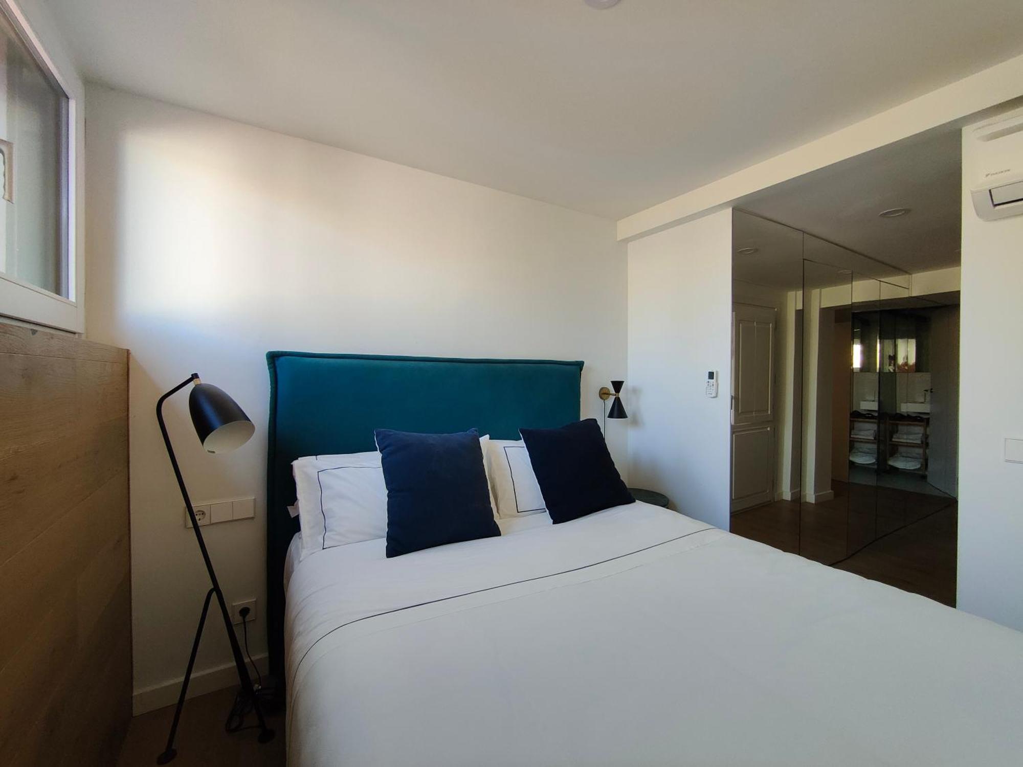 Luxury 2br&2washrooms City Center Appartement *