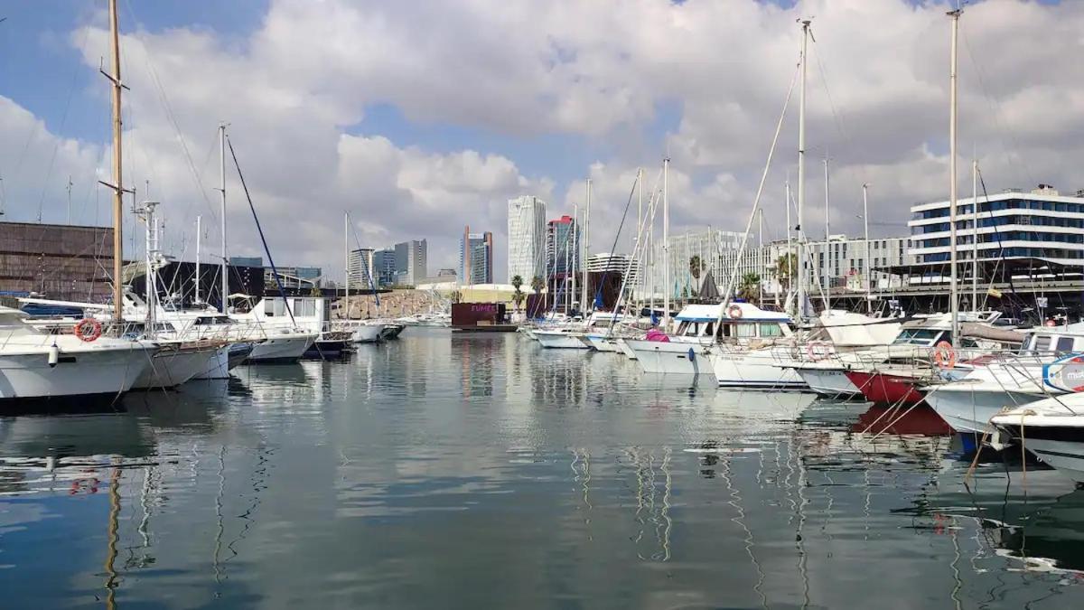 Botel Barco Amplio Con 2 Camarotes / Comfy Boat With 2 Bedrooms - *