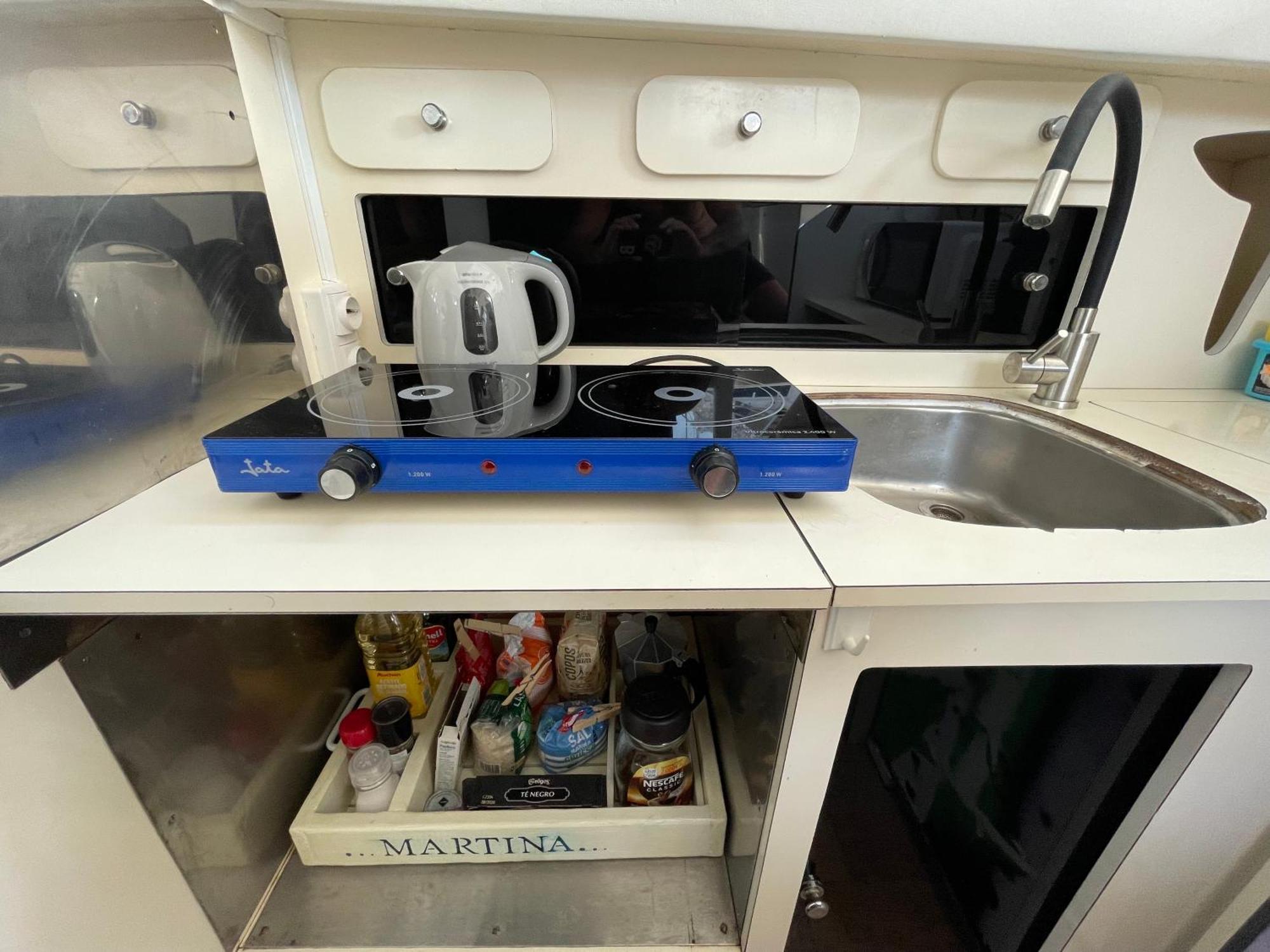 Barco Amplio Con 2 Camarotes / Comfy Boat With 2 Bedrooms - Botel *
