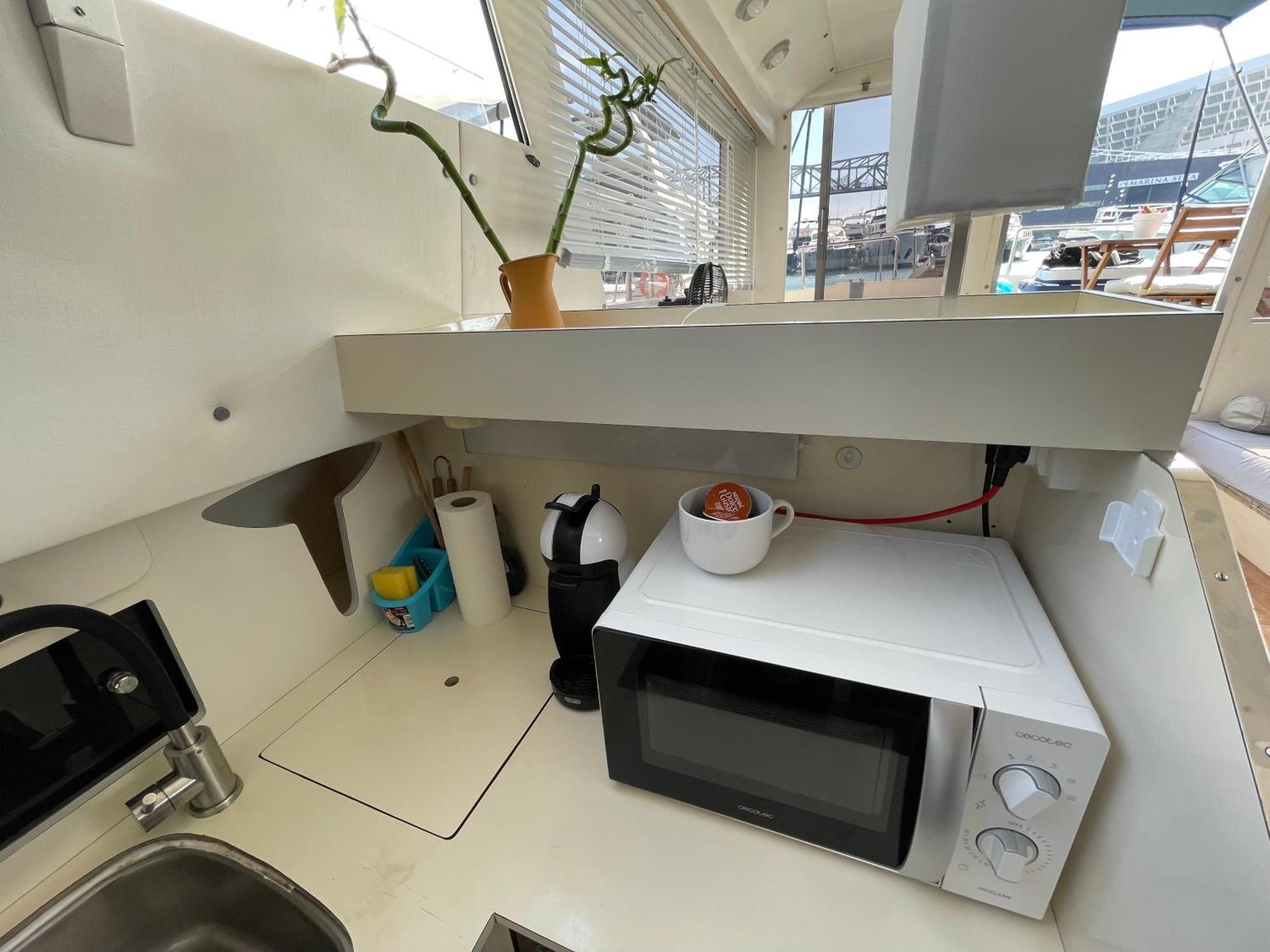 Botel Barco Amplio Con 2 Camarotes / Comfy Boat With 2 Bedrooms - Barcelona