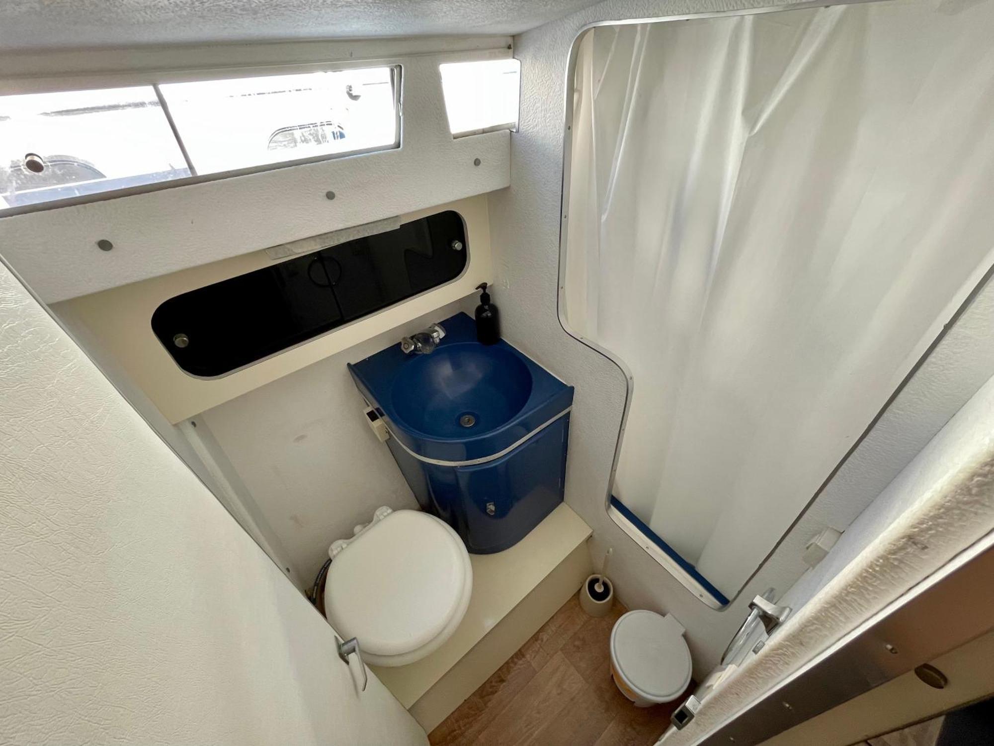 Barco Amplio Con 2 Camarotes / Comfy Boat With 2 Bedrooms - Botel