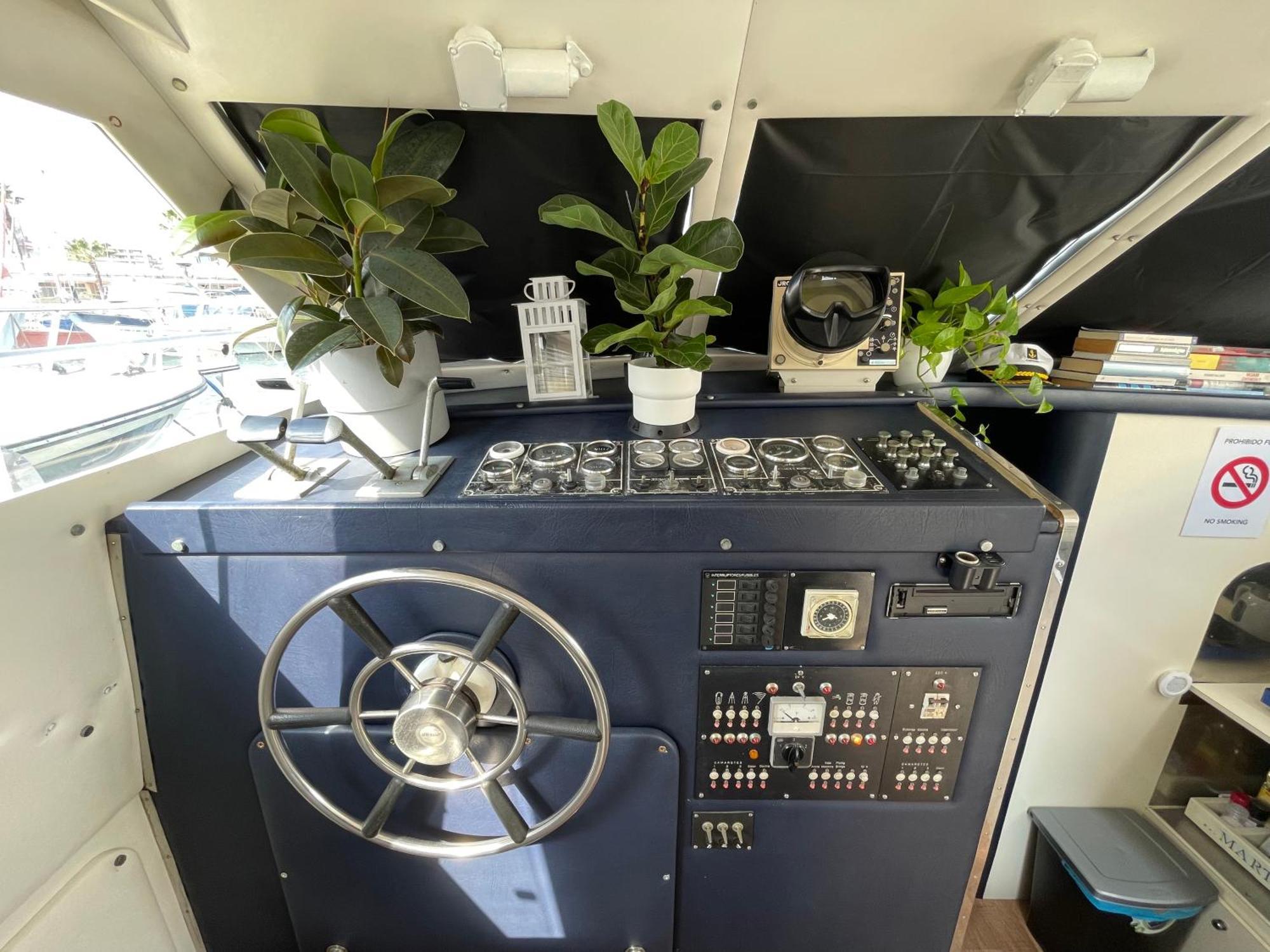 Barco Amplio Con 2 Camarotes / Comfy Boat With 2 Bedrooms - Botel