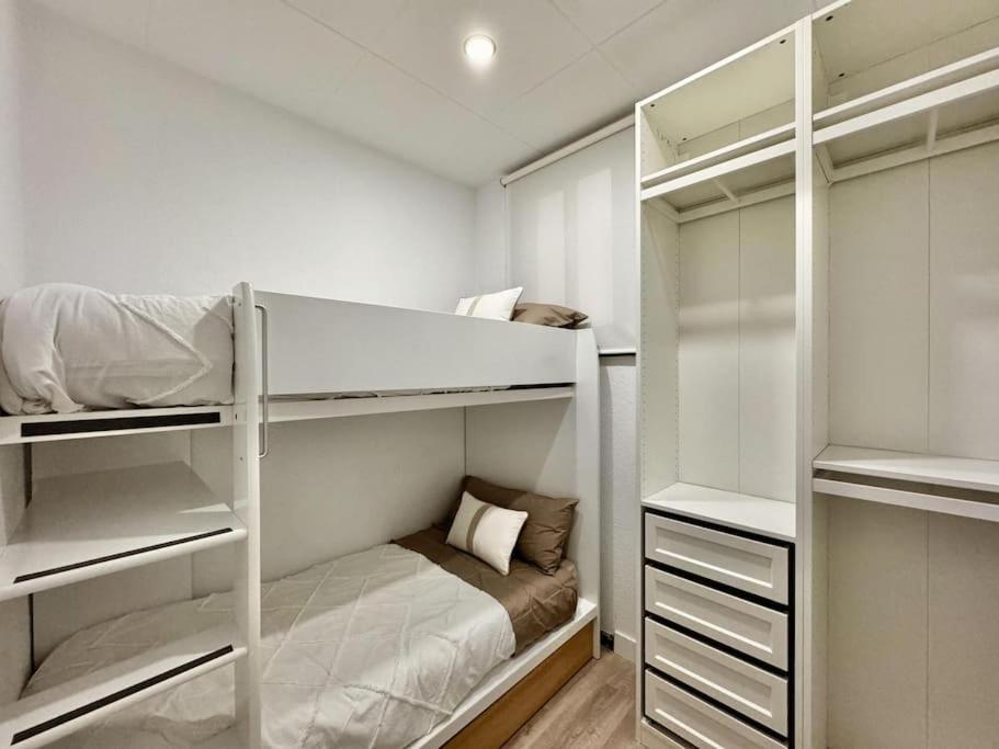 Sant Antoni Stay: Experience Apartment Barcelona