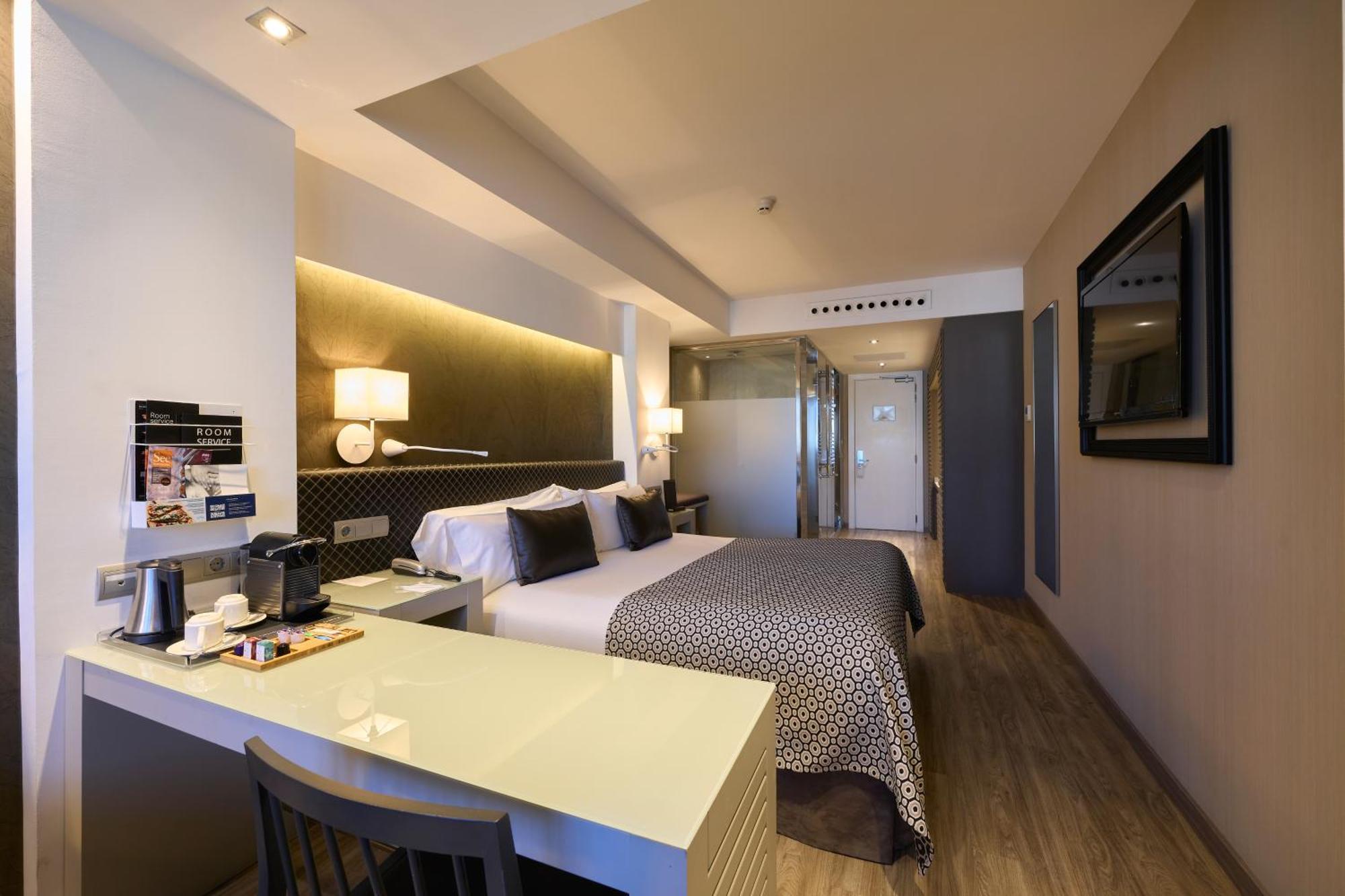 Catalonia Square 4* Sup Hotel