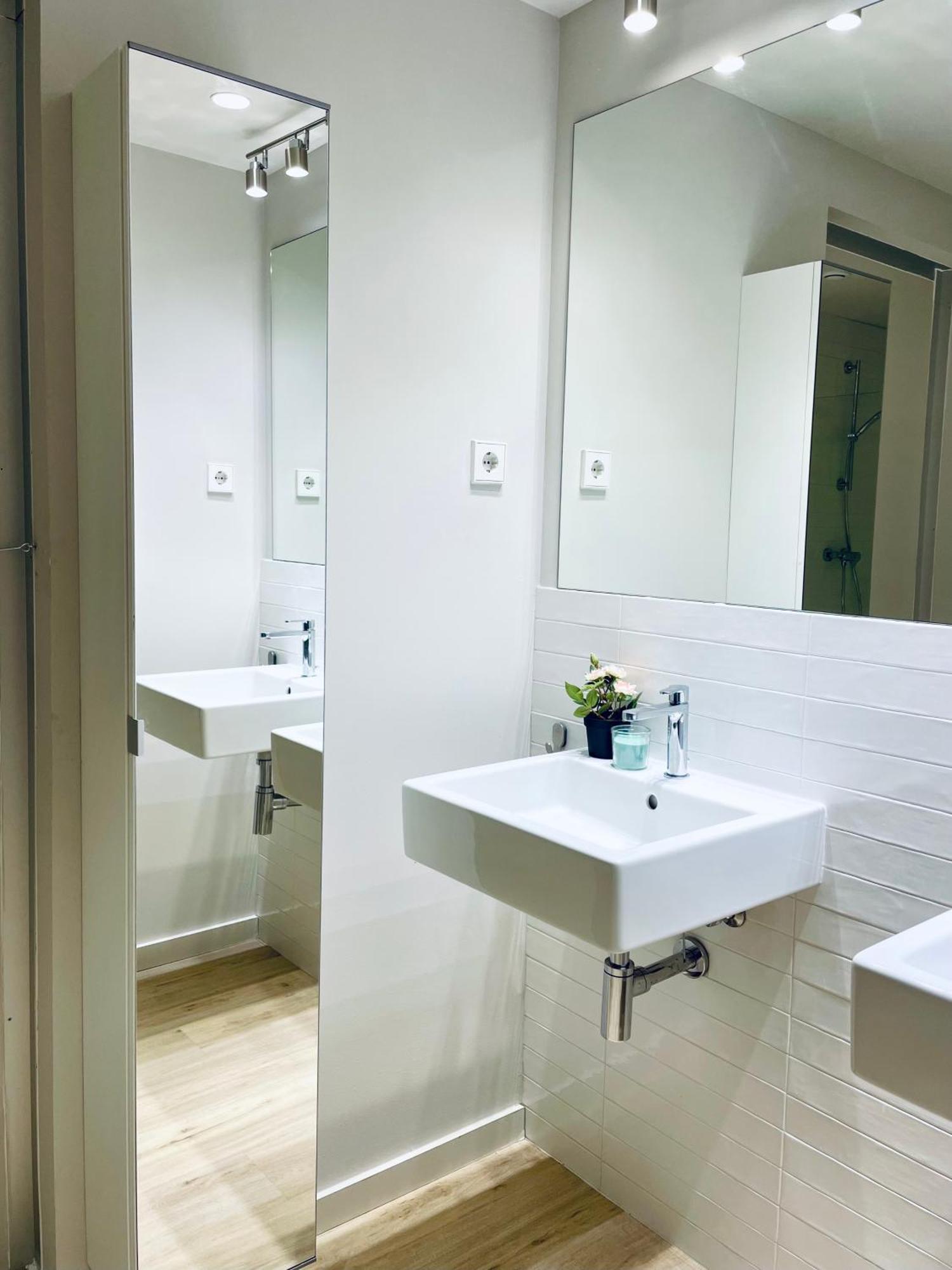 Triple With Private Bathroom In Gothic 2* Barcelone