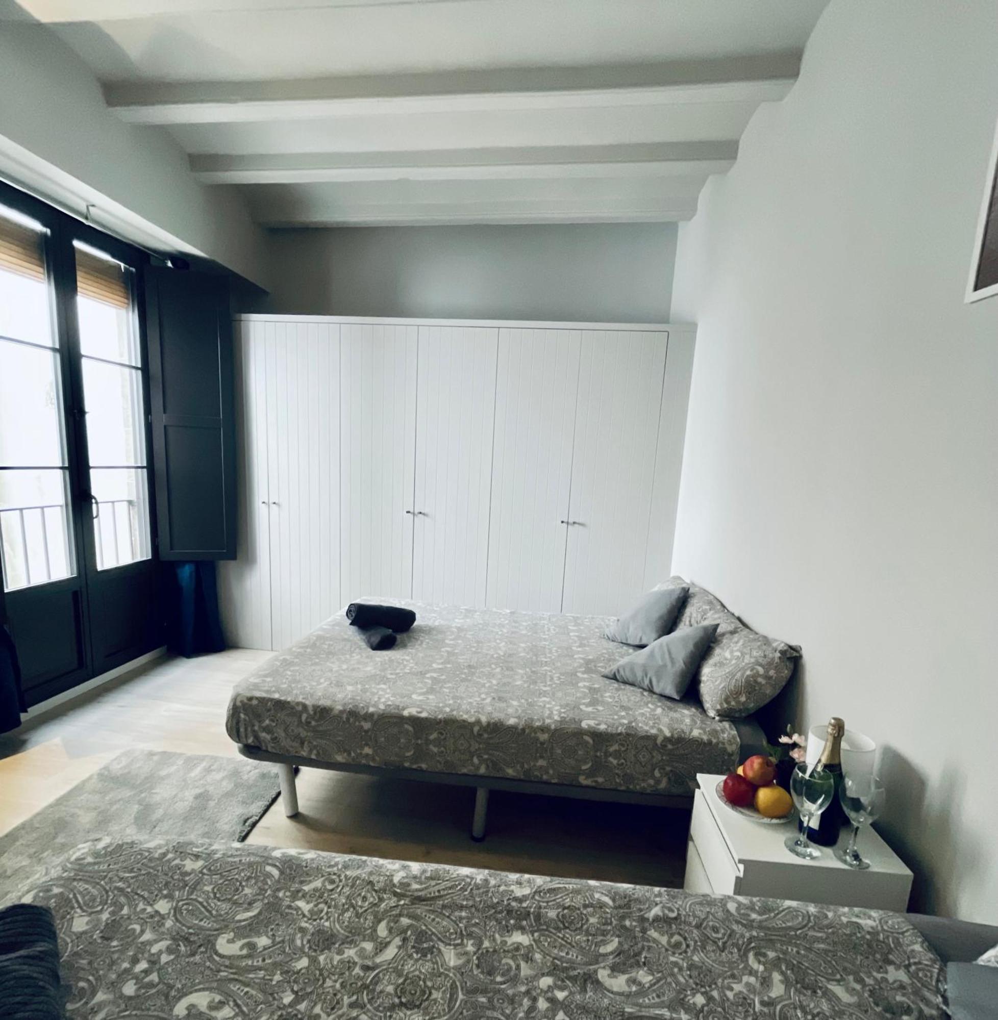 Triple With Private Bathroom In Gothic Maison d'hôtes