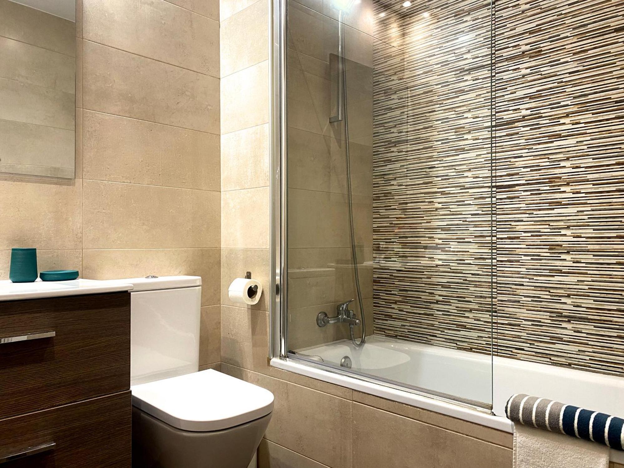 Appartement Comfortable Apartment, 3 Bedrooms With Ac Camp Nou