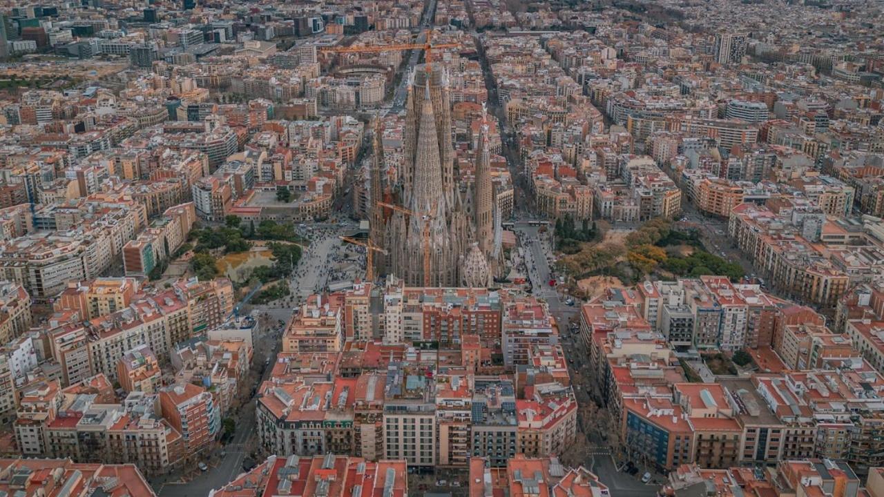 U-nique Sagrada Familia Ii