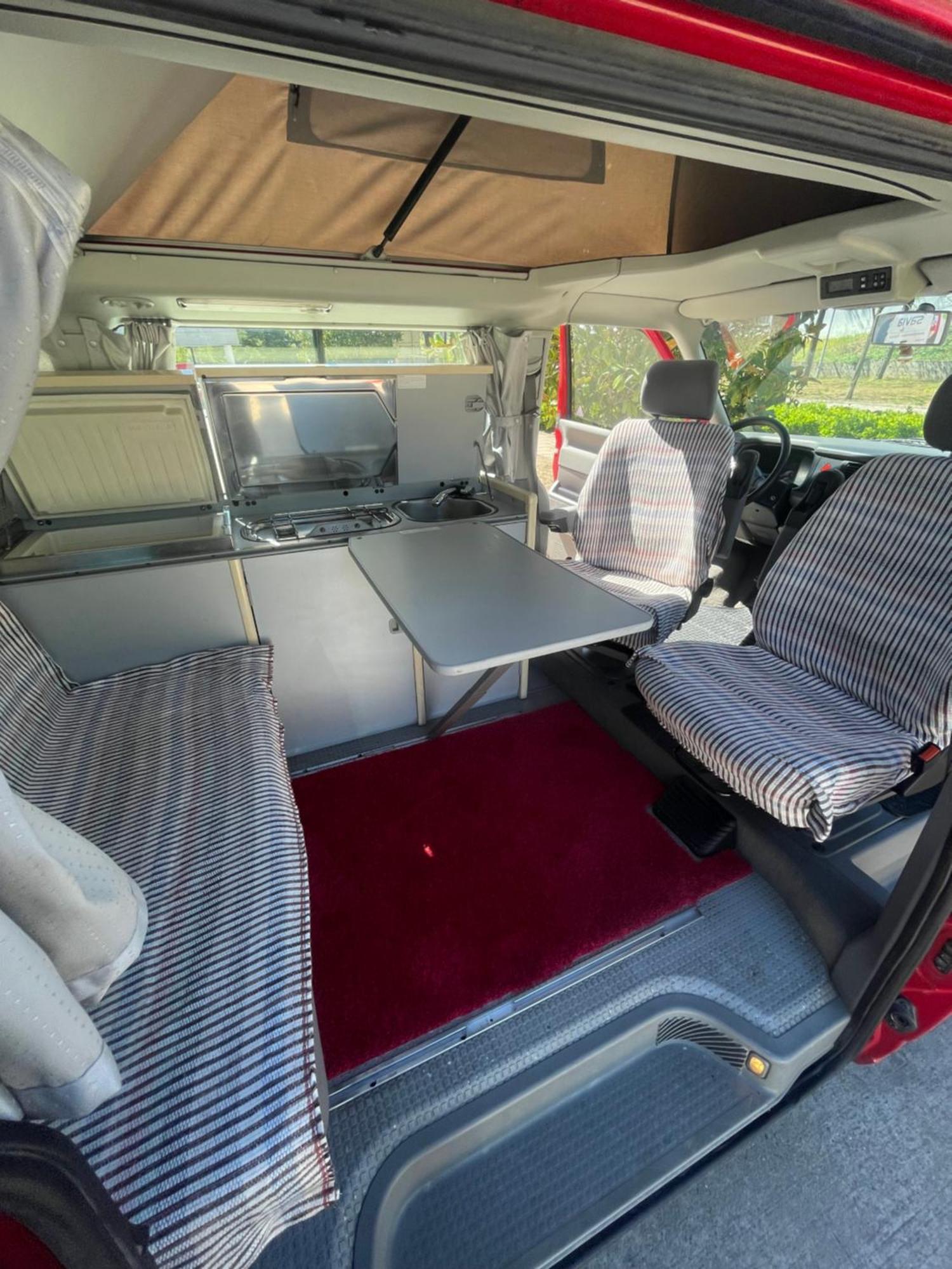 Hotel en barco Camper Car In Underground Parking Barcelona